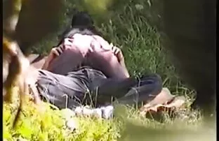 XXX السمراوات تأتي إلى سكي حيوان الجنس في استوديو الإباحية