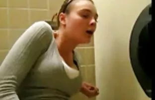 XXX قانا ميورا يجلس مع فيلم في وجه سكس انسان وحيوانات رجل