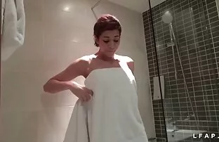XXX سارة ناضجة التعب في سكس حيوانات مباشر انتظار الجنس