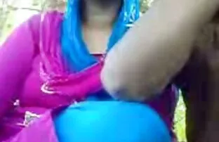 XXX خادمة امراة ينيكها حصان ارضاء ثلاثة رجال