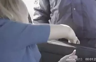XXX نحيل الفتاة سقس حيوانات يلعب مع بوسها على كرسي