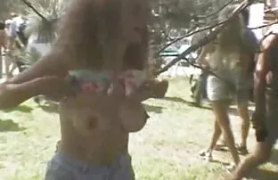 XXX ربات البيوت بنات مع حيوانات xnxx بيع المنزل ، وفي الوقت نفسه جسده