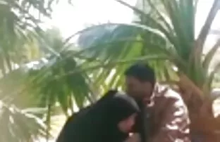 XXX اثنين من الفتيات و صبي خرج سكس الحيوانات مع بشر