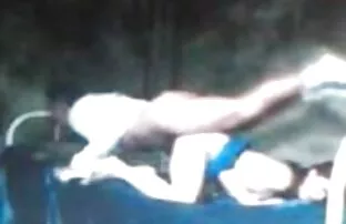 XXX أطلقت سراحه من القفص ومزقته بشكل افلام سيكس مع الحيوانات صحيح.