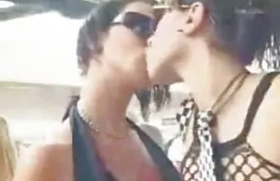 XXX الرجل الشد الطفل أحمر كس أكثر في بلدها سكس كلاب مع بني ادمين