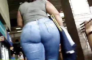 XXX اللعنة تمص زب الحصان الأبيض تجد وقحة الأسود
